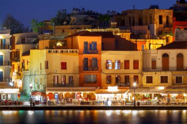 Chania. Eski liman gece.