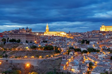 Toledo. Şehrin havadan görünümü.