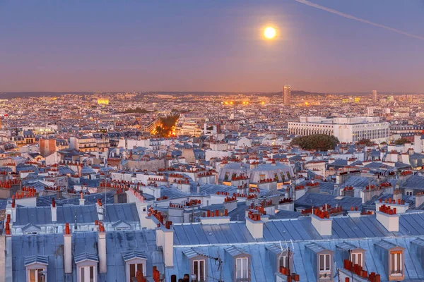 París. Vista aérea de la ciudad al amanecer . — Foto de Stock