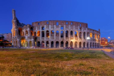 Roma. Günbatımı Coliseum'da.