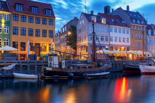Barevné Fasády Starých Středověkých Domů Lodí Podél Průplavu Nyhavn Dánsko — Stock fotografie