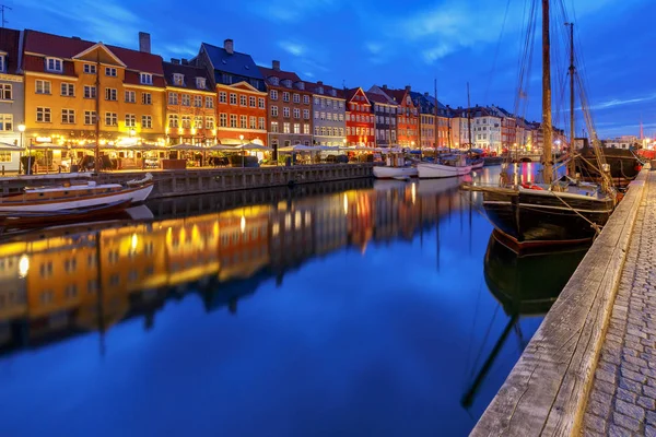 Barevné Fasády Starých Středověkých Domů Lodí Podél Průplavu Nyhavn Dánsko — Stock fotografie