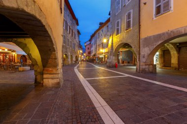 Annecy. Gece eski şehir.