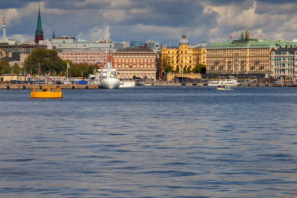 Estocolmo. Embarque da cidade velha . — Fotografia de Stock
