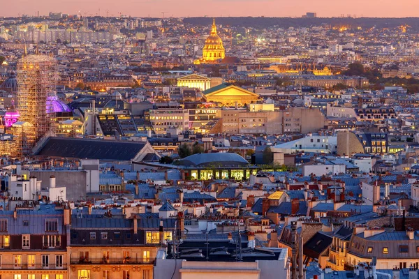 Paryż. Widok z lotu ptaka miasta o zachodzie słońca. — Zdjęcie stockowe