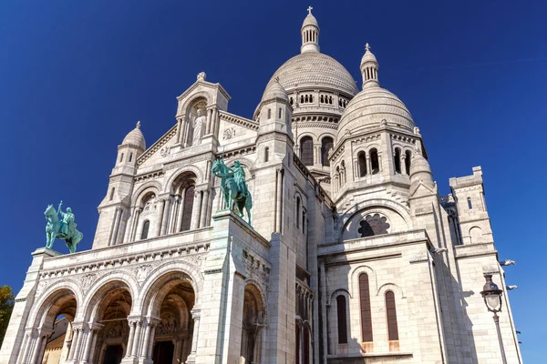 Paris. Sacré Cœur tôt le matin . — Photo