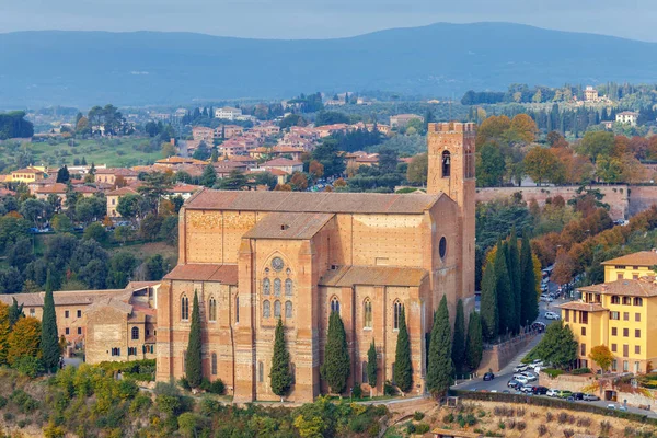 Siena. Basilika von St. Dominic. — Stockfoto