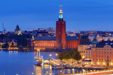 Stockholm. Gün batımını belediye binasına.