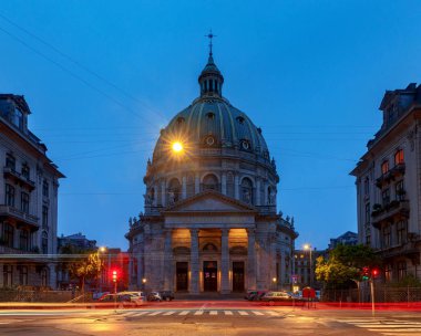 Kopenhag. Frederick kilise şafak.