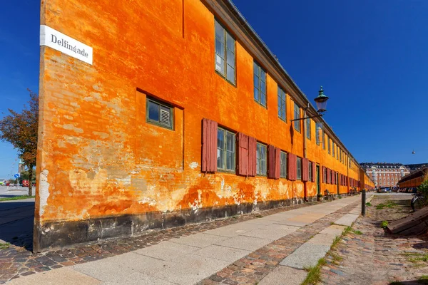 Oude Oranje Huizen Beroemde Wijk Nyboder Kopenhagen Denemarken — Stockfoto