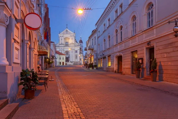 Βίλνιους. Παλιά πύλη της πόλης την αυγή. — Φωτογραφία Αρχείου
