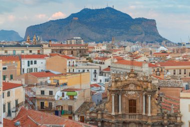 Gün batımında Palermo.