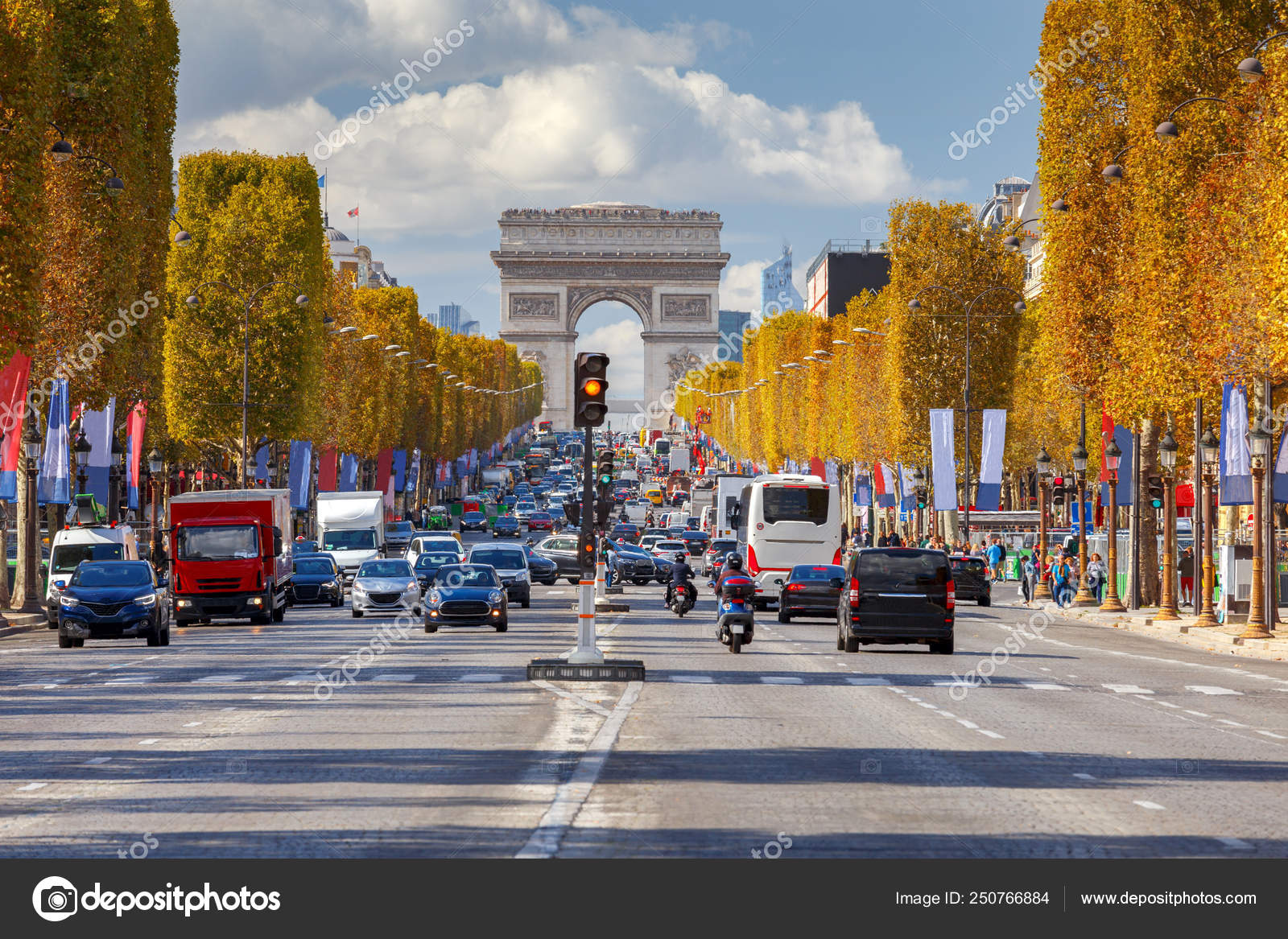 Paris. Avenue Champs Elysees. – Stock Editorial Photo © pillerss