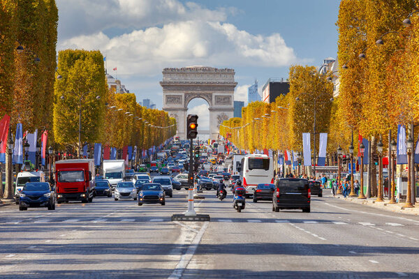 Paris. Avenue Champs Elysees.
