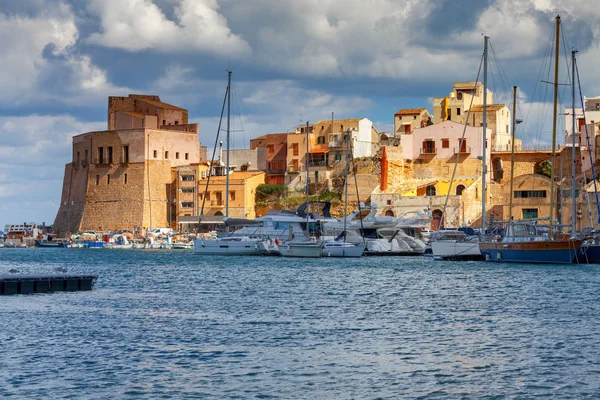 Italië. Sicilië. Castellammare del Golfo. — Stockfoto