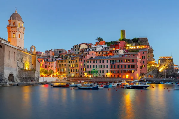 Vernazza. Le vieux port la nuit . — Photo