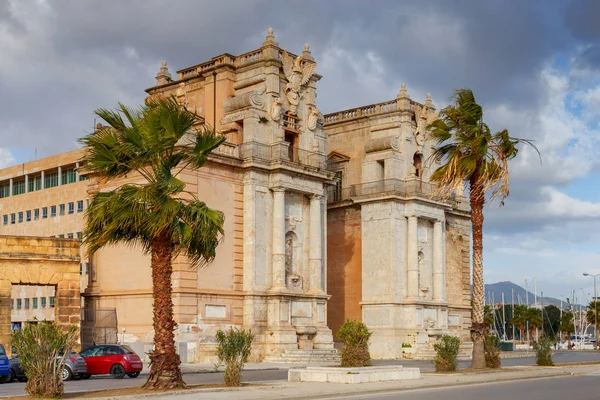 Palermo. Portão da cidade velha . — Fotografia de Stock