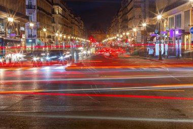 Paris. Gün batımında Vendome Meydanı.