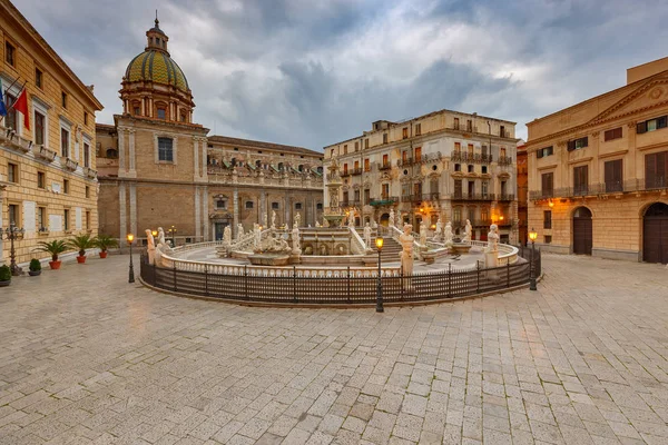 Het is Palermo. Pretoria plein. — Stockfoto