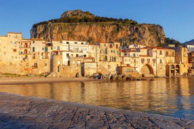 Cefalu. Sicilya. Eski şehir.