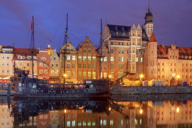 Gdansk. Geceleri Orta dolgu.