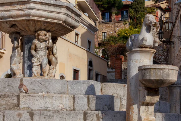 Taormina. Sicilia. Fuente de la ciudad . — Foto de Stock