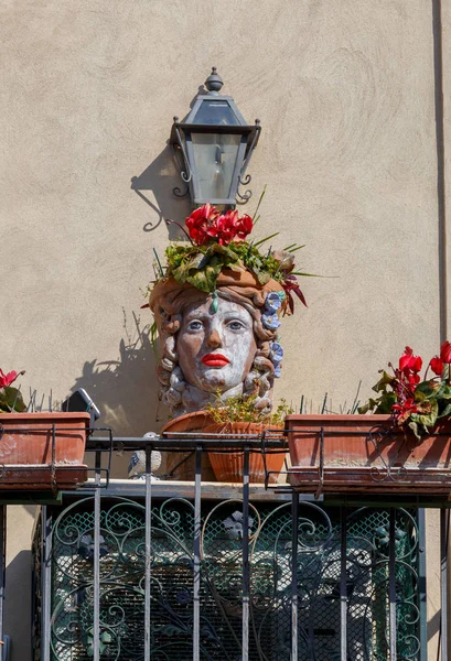 Taormina. Cabeza de cerámica del moro . — Foto de Stock