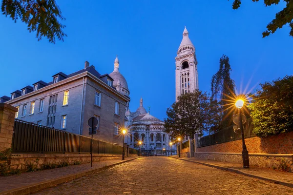 Párizs. A kora reggeli órákban a Sacre Coeur-höz. — Stock Fotó