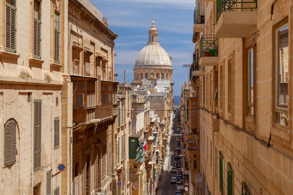 Valletta. Old medieval street. — Stock Photo, Image