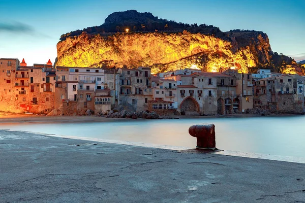 Cefalù. Sicilia. Città vecchia. — Foto Stock