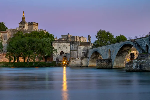 Avignon vagyok. Szent Benezet híd a Rhone folyó felett. — Stock Fotó
