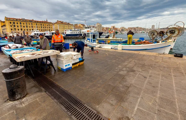 Marseille. Fiskmarknad på stads promenaden. — Stockfoto