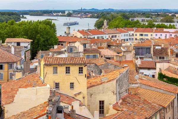 Arles. Vue aérienne panoramique de la ville par une journée ensoleillée . — Photo