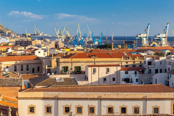 Palermo. Luchtfoto van de stad vroeg in de ochtend. — Stockfoto