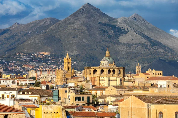 Palermo. Vista aérea de la ciudad temprano en la mañana . — Foto de Stock