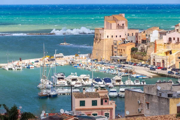 Італія. Сицилії. Вид на Кастелламмаре-дель-Гольфо. — стокове фото