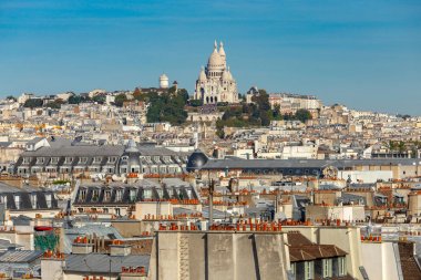Paris. Sabahın erken saatlerinde şehrin doğal havadan görünümü.
