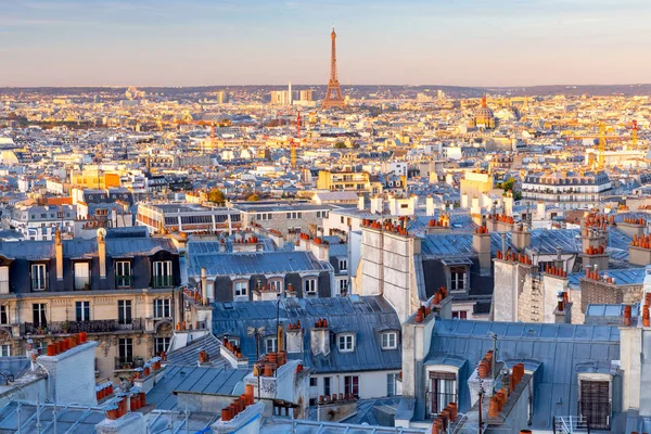 Parijs. Schilderachtig lucht uitzicht van de stad in de vroege ochtend. — Stockfoto
