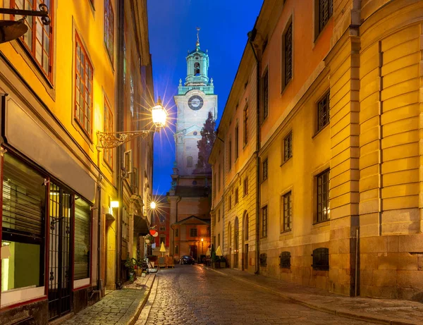 Stockholm. Old narrow medieval street in night lighting. — Stock Photo, Image