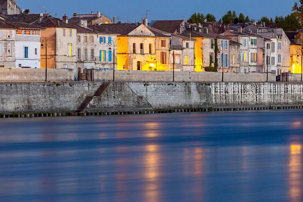 Arles. City embankment and facades of old houses at sunset. — Stock Photo, Image