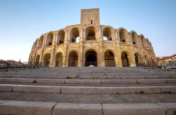 Στη Γαλλία. Αρλς. Παλιά ρωμαϊκή αρένα αντίκα αμφιθέατρο. — Φωτογραφία Αρχείου