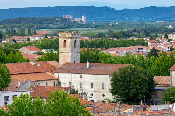 Arles. Vue aérienne panoramique de la ville par une journée ensoleillée . — Photo