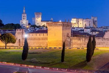 Avignon. Provence. Şehir etrafında eski taş kale duvarı.