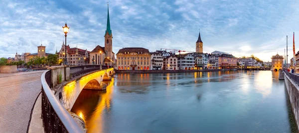 Zürich. Festői kilátás a városra és a töltés hajnalban. — Stock Fotó