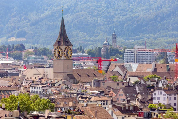 Вид с воздуха на крыши и башни города. Цюрих. Швейцария . — стоковое фото