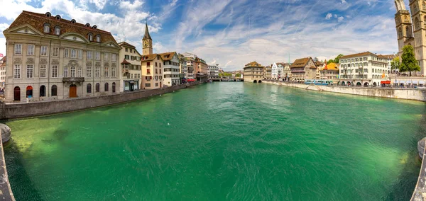 Curychu. Panoramatický výhled na město za slunečného dne. — Stock fotografie