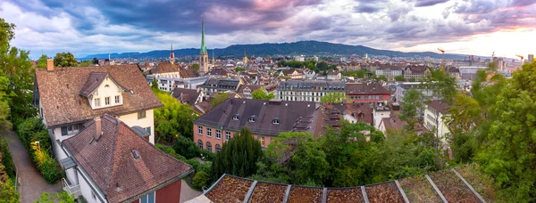 Цюрих. Панорамный вид на город на закате . — стоковое фото