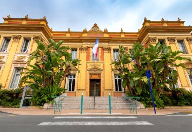 Menton. Belediye binası.