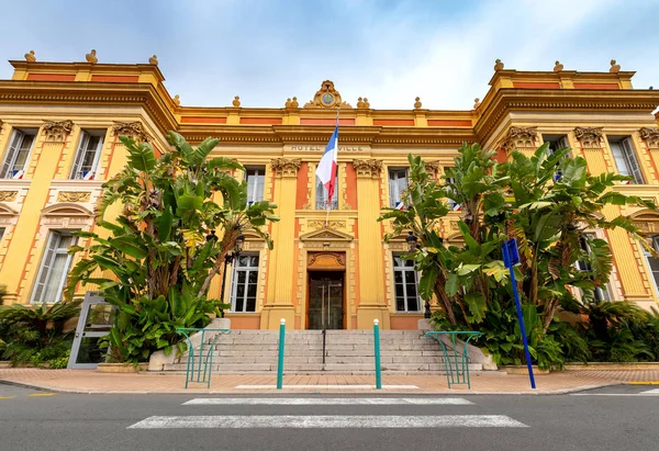 Menton. Belediye binası.
