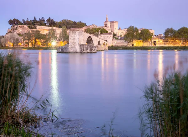 Avignone. Most sv. Benezeta přes řeku Rhone. — Stock fotografie